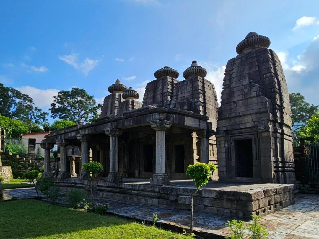 Dwarahat Katyuri Kings Divine Stay- Babaji'S Cave מראה חיצוני תמונה