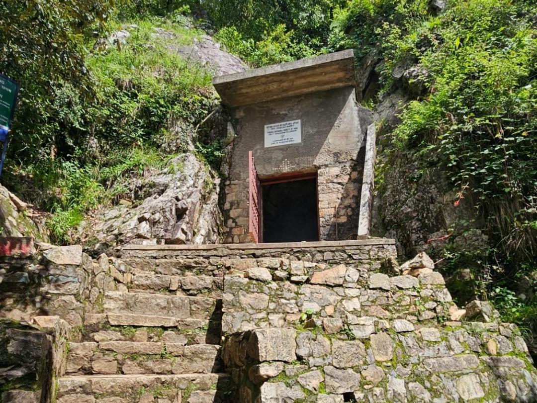 Dwarahat Katyuri Kings Divine Stay- Babaji'S Cave מראה חיצוני תמונה
